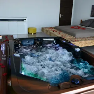 Rooftop Luxe Verduron Jacuzzi Marseille